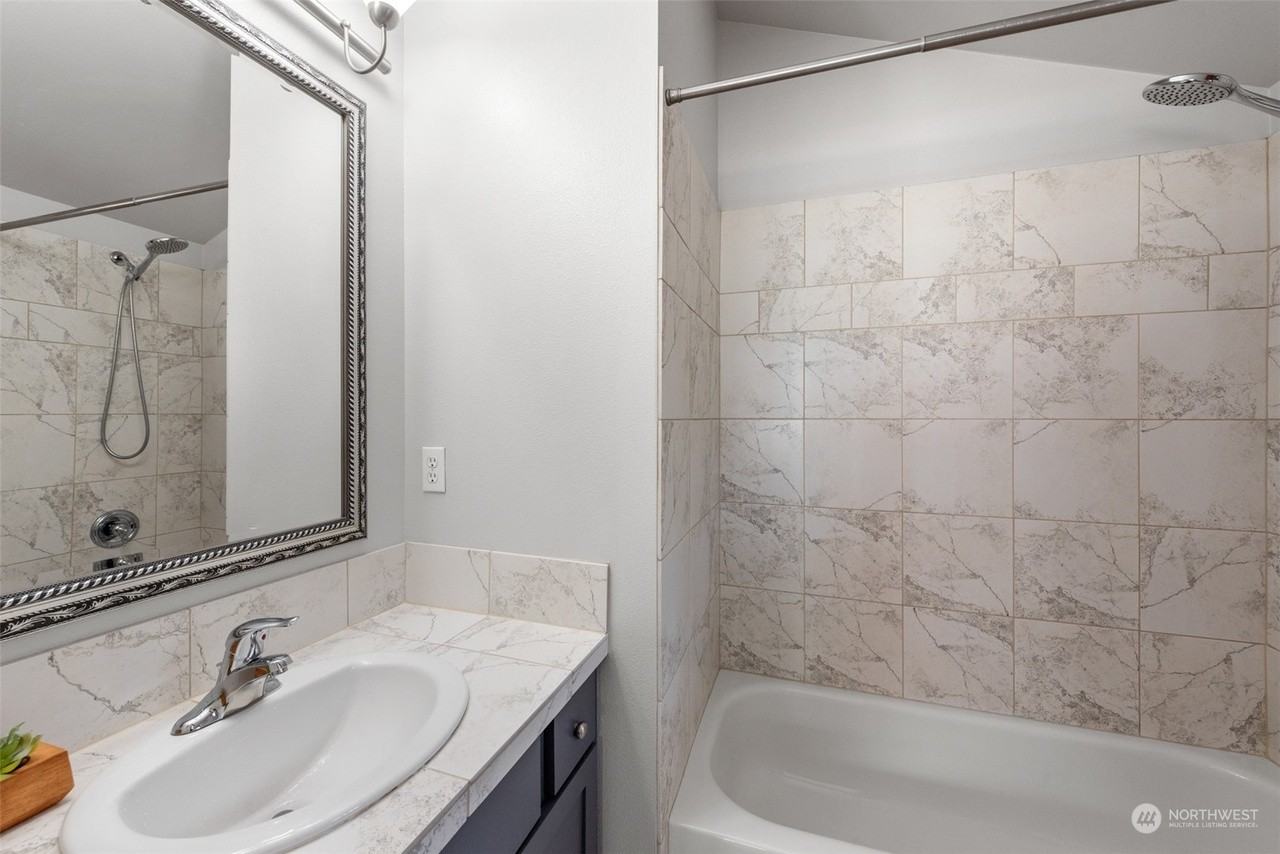 809 Nw 97th St #B - Photo 3 of 12