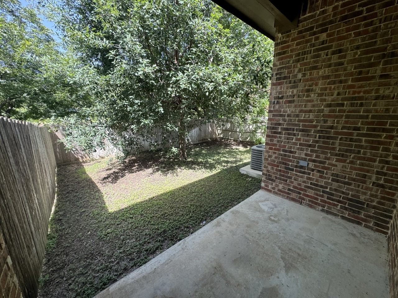 602 Creekside Cir - Photo 2 of 24