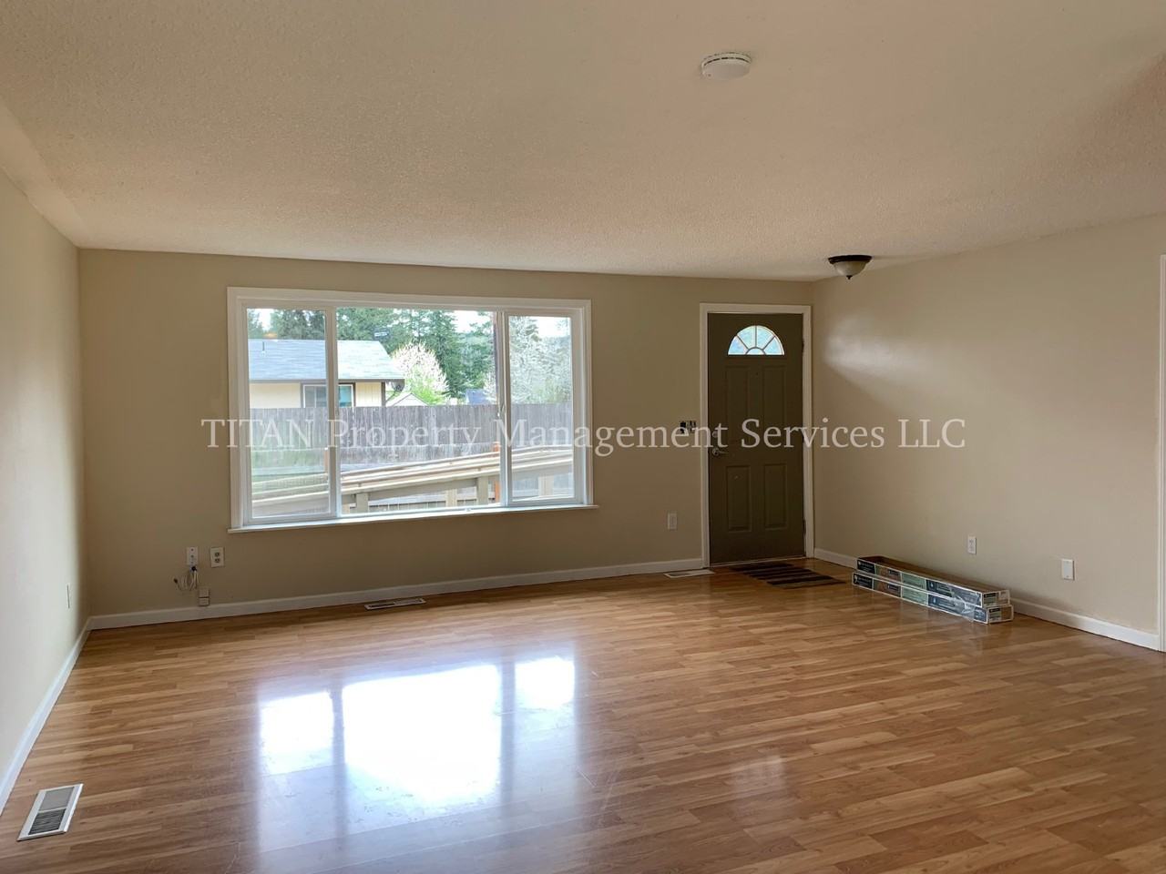 798 Bridge St E - Photo 2 of 12