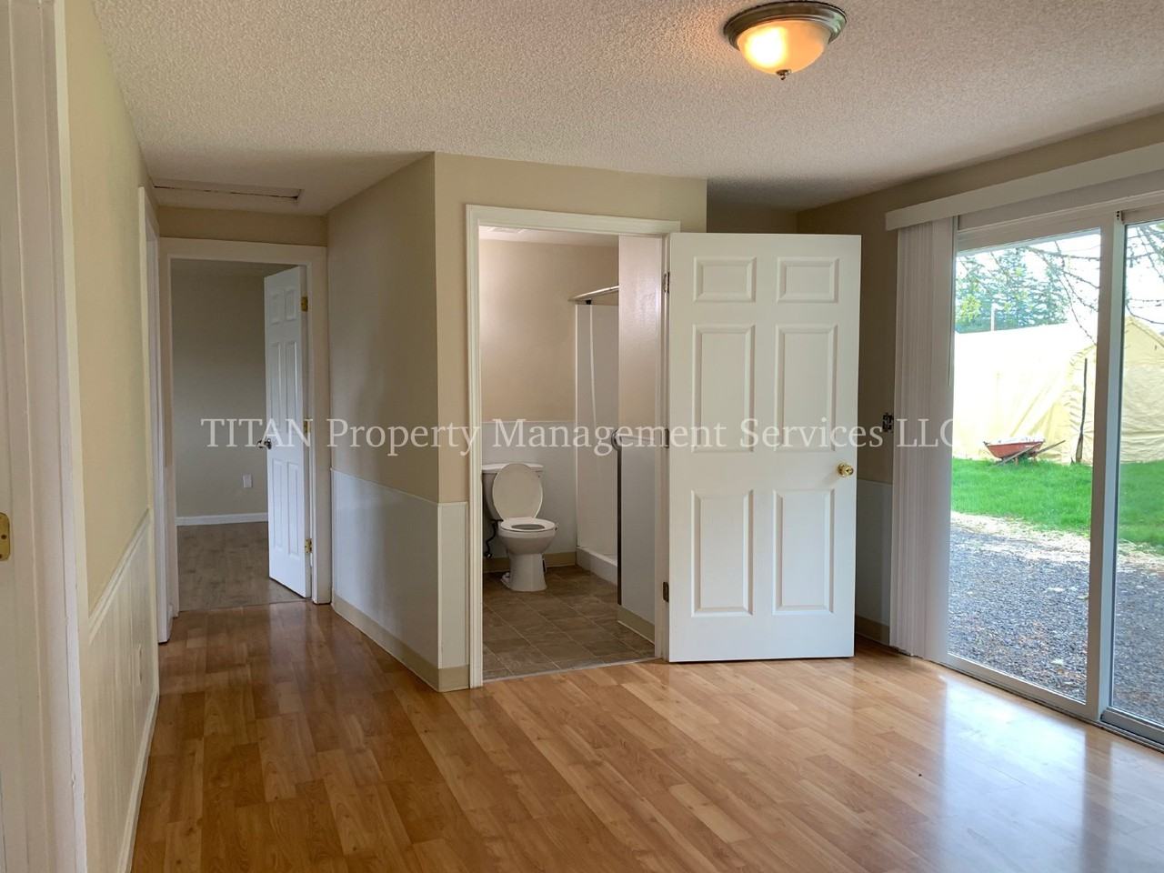 798 Bridge St E - Photo 5 of 12