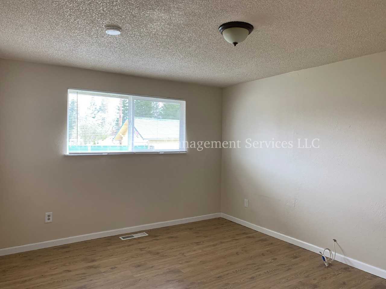 798 Bridge St E - Photo 6 of 12