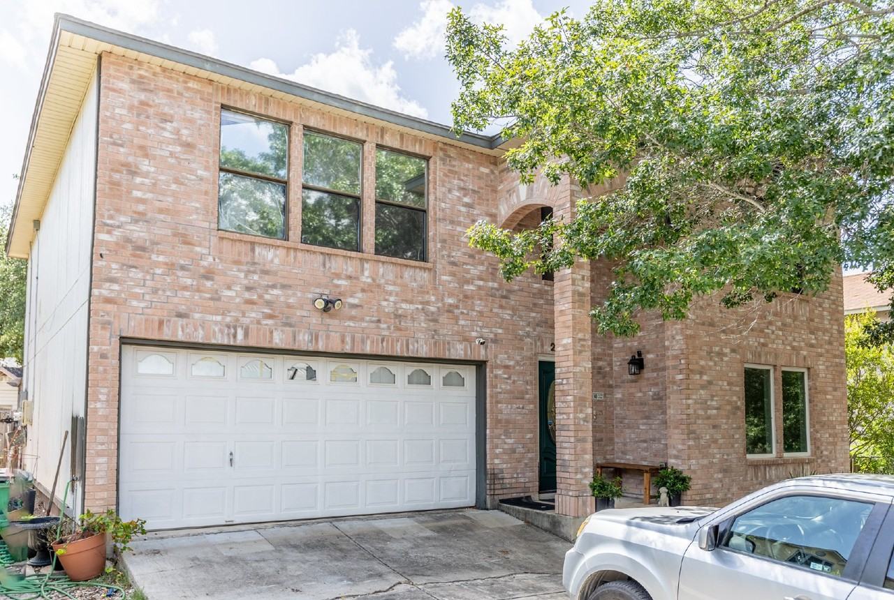 2038 S Ellison Dr - Photo 3 of 50