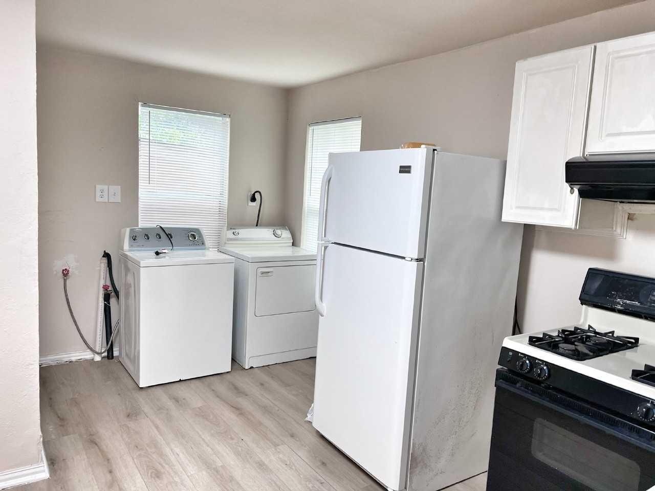 321 Staples Rd - Photo 2 of 19