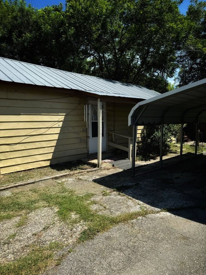 321 Staples Rd - Photo 3 of 19