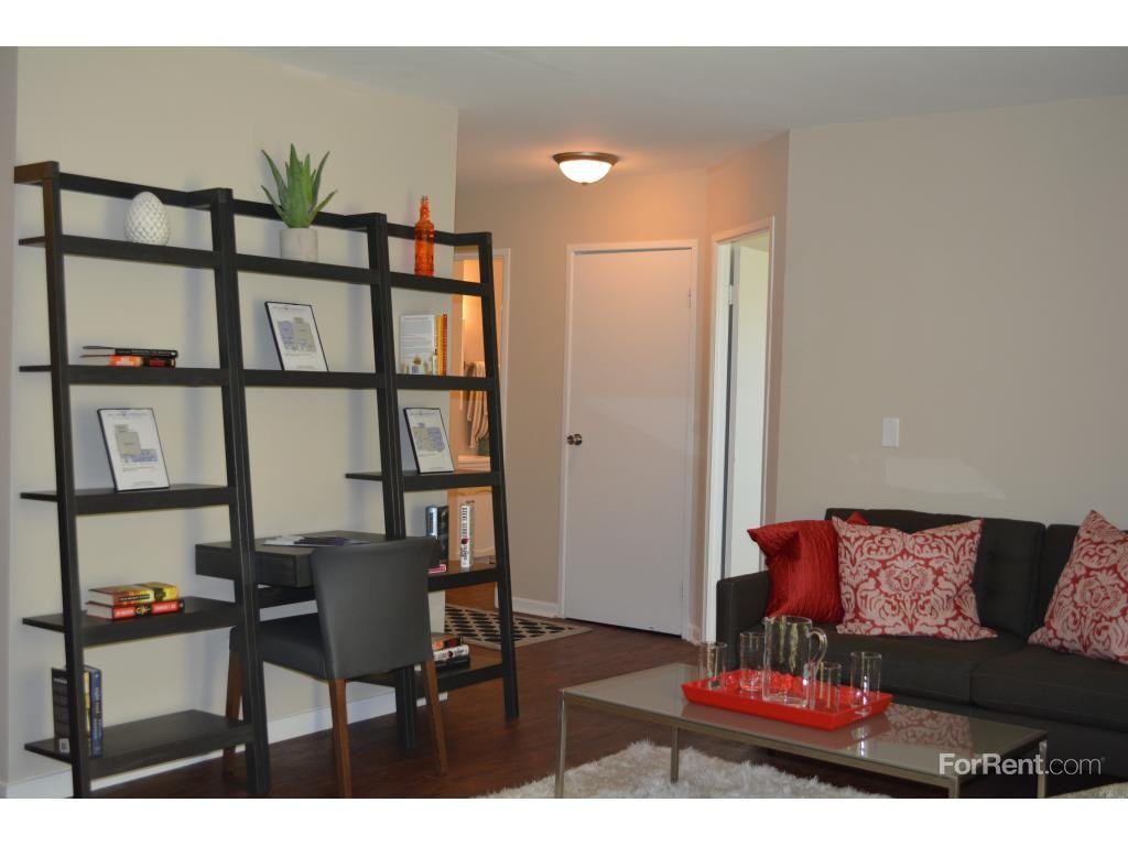 Enclave of Hoffman Estates - Photo 3 of 19