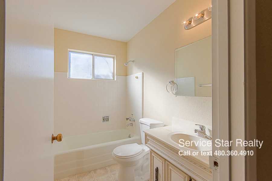 1701 W Alcott St - Photo 2 of 10