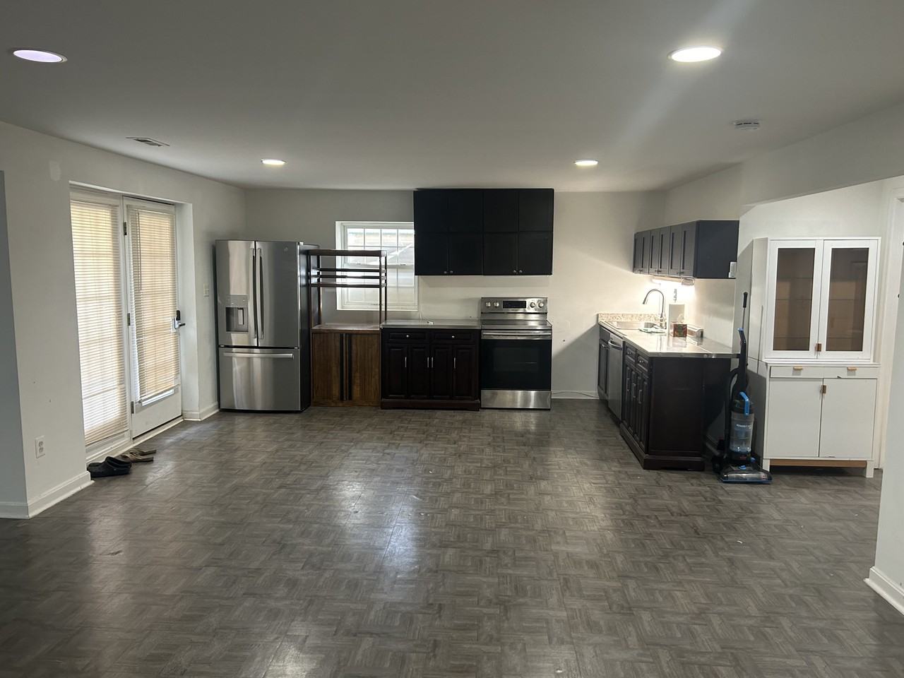 900 Catskill Ct Ne #NA - Photo 2 of 8