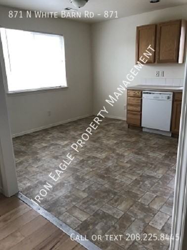 871 N White Barn Rd #871 - Photo 2 of 10