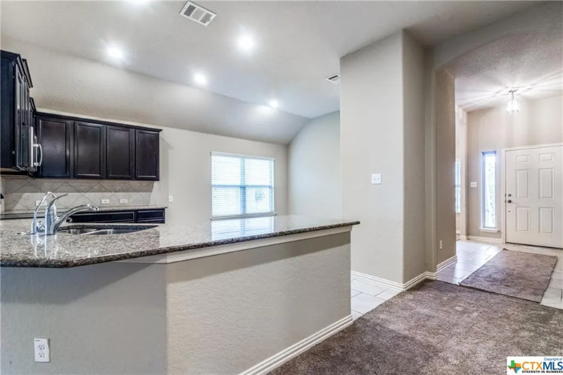 1911 Jamie Ln - Photo 2 of 5