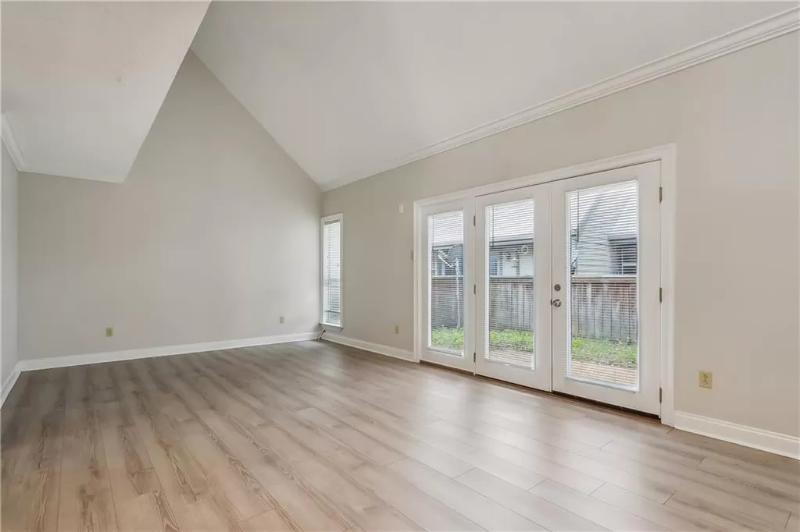 351 Jackson Ave #4C - Photo 2 of 18