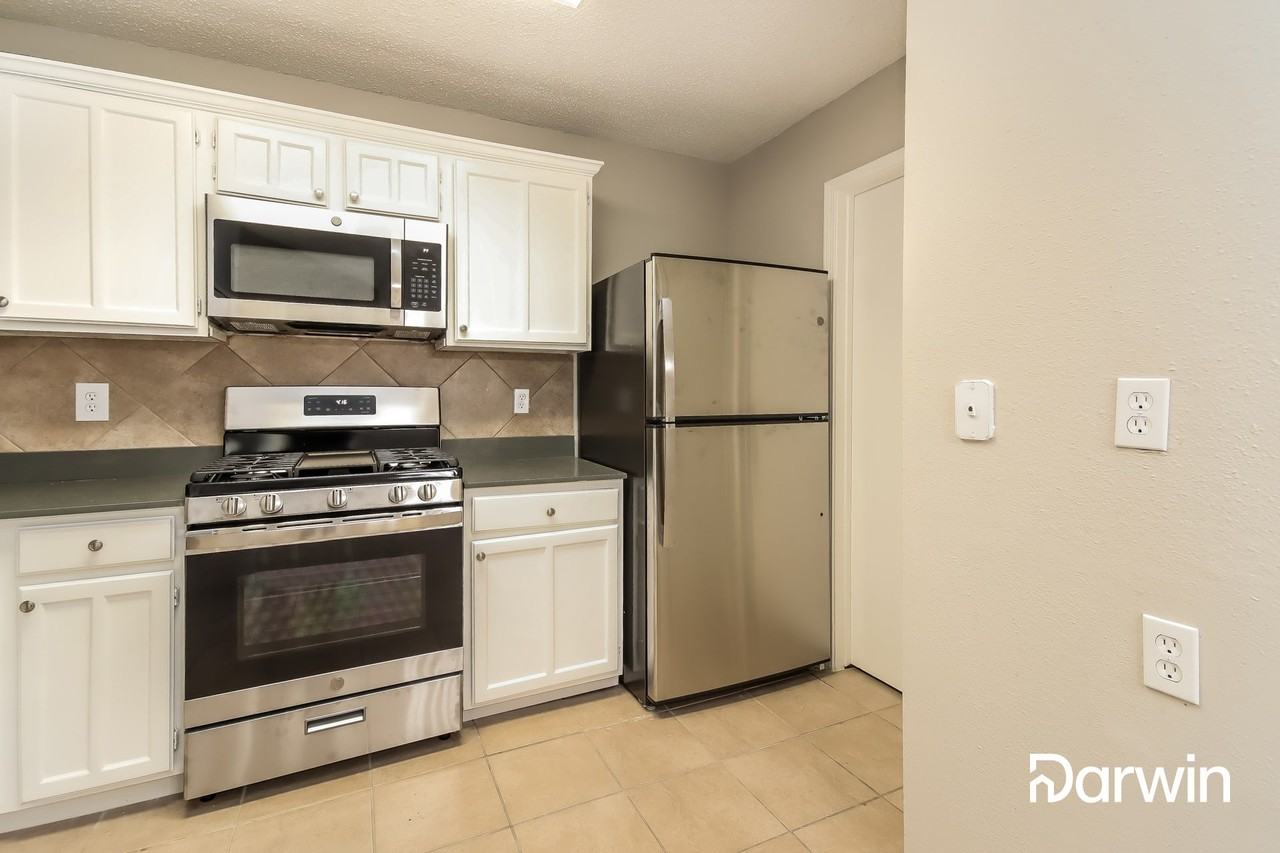 8422 Ashlawn Dr - Photo 2 of 15