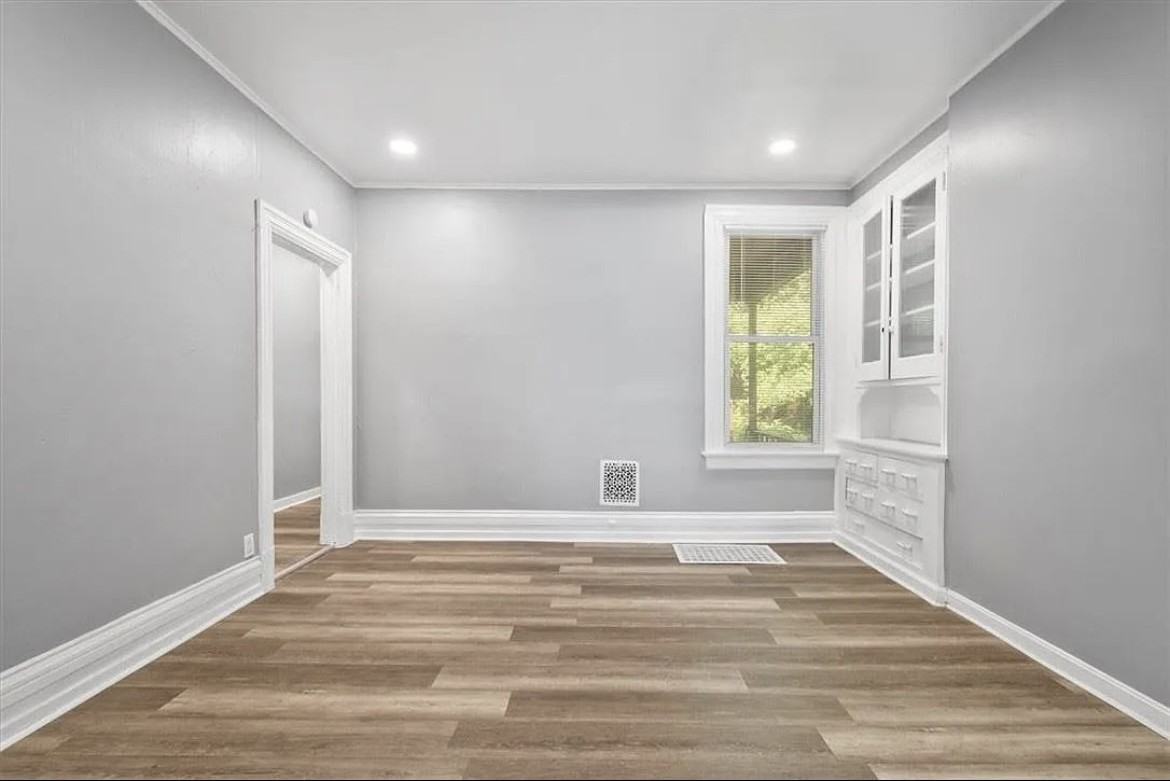 1516 Superior Avenue - Photo 3 of 7