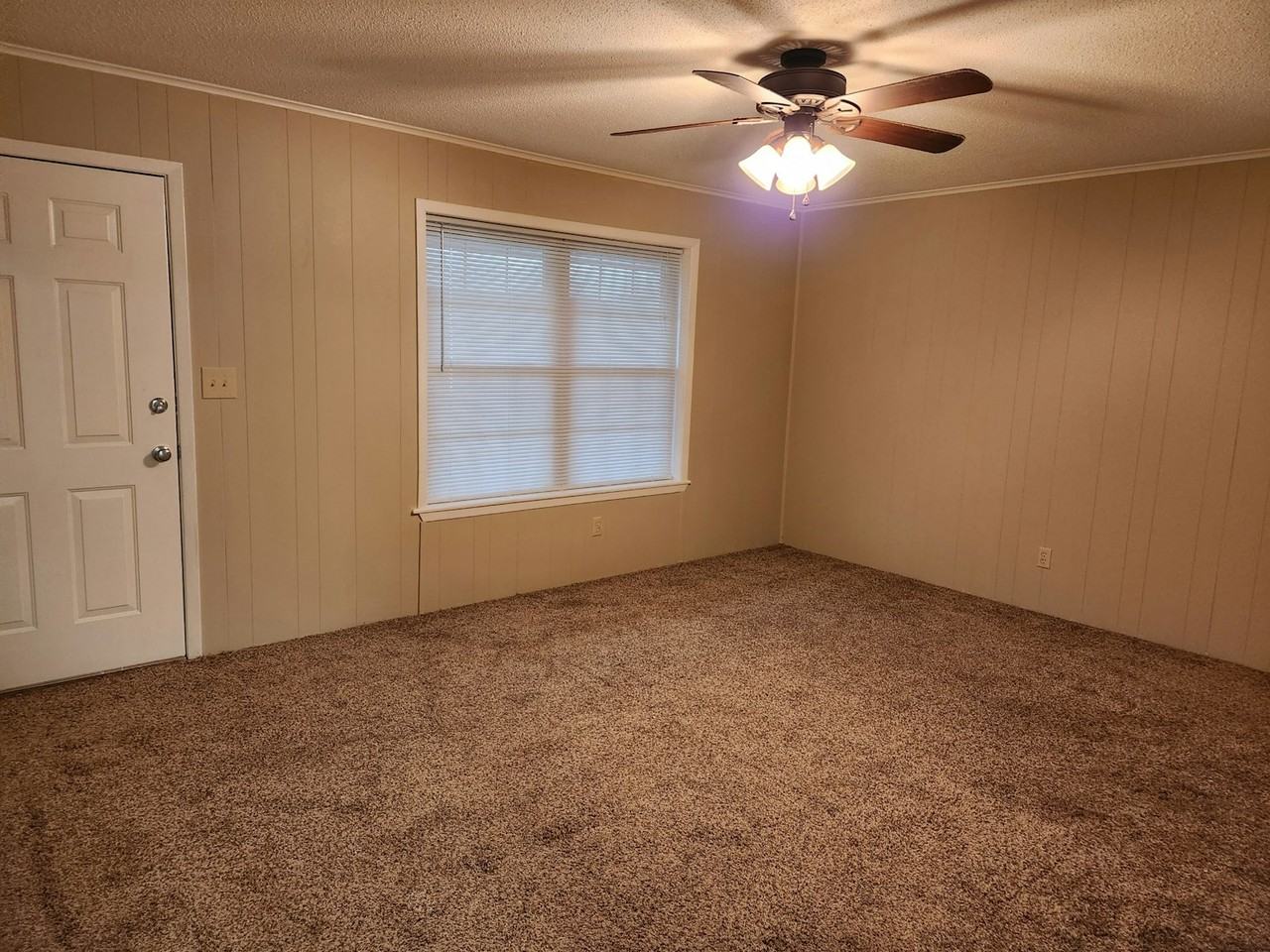 602 S Foster St - Photo 2 of 10