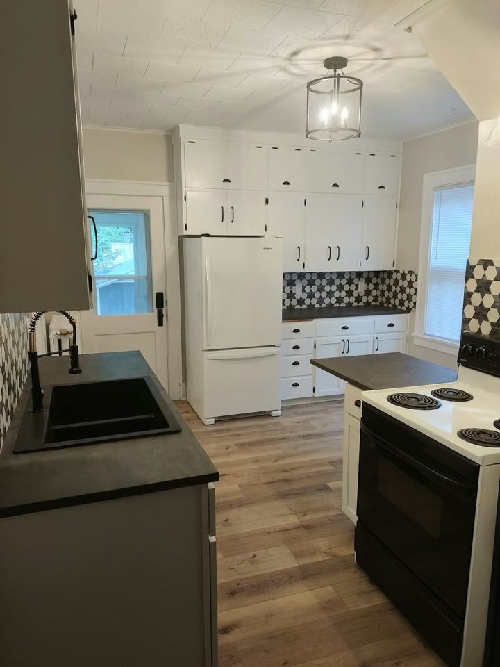 703 Saint Olaf Avenue - Photo 2 of 25