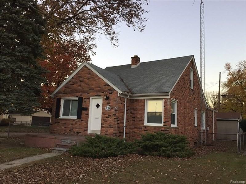 358 Charlevoix St - Photo 2 of 19