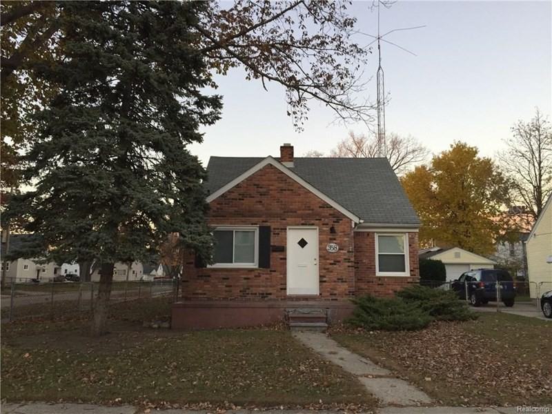 358 Charlevoix St - Photo 3 of 19