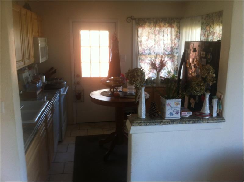 1633 Skyline Dr - Photo 2 of 8