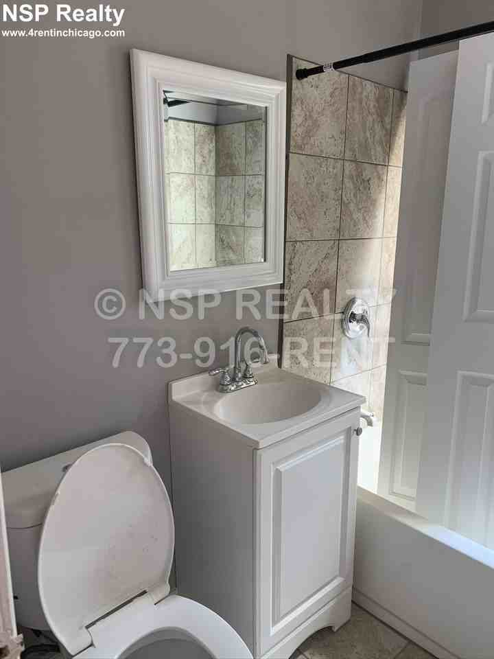 4033 W Melrose St #1E - Photo 4 of 5