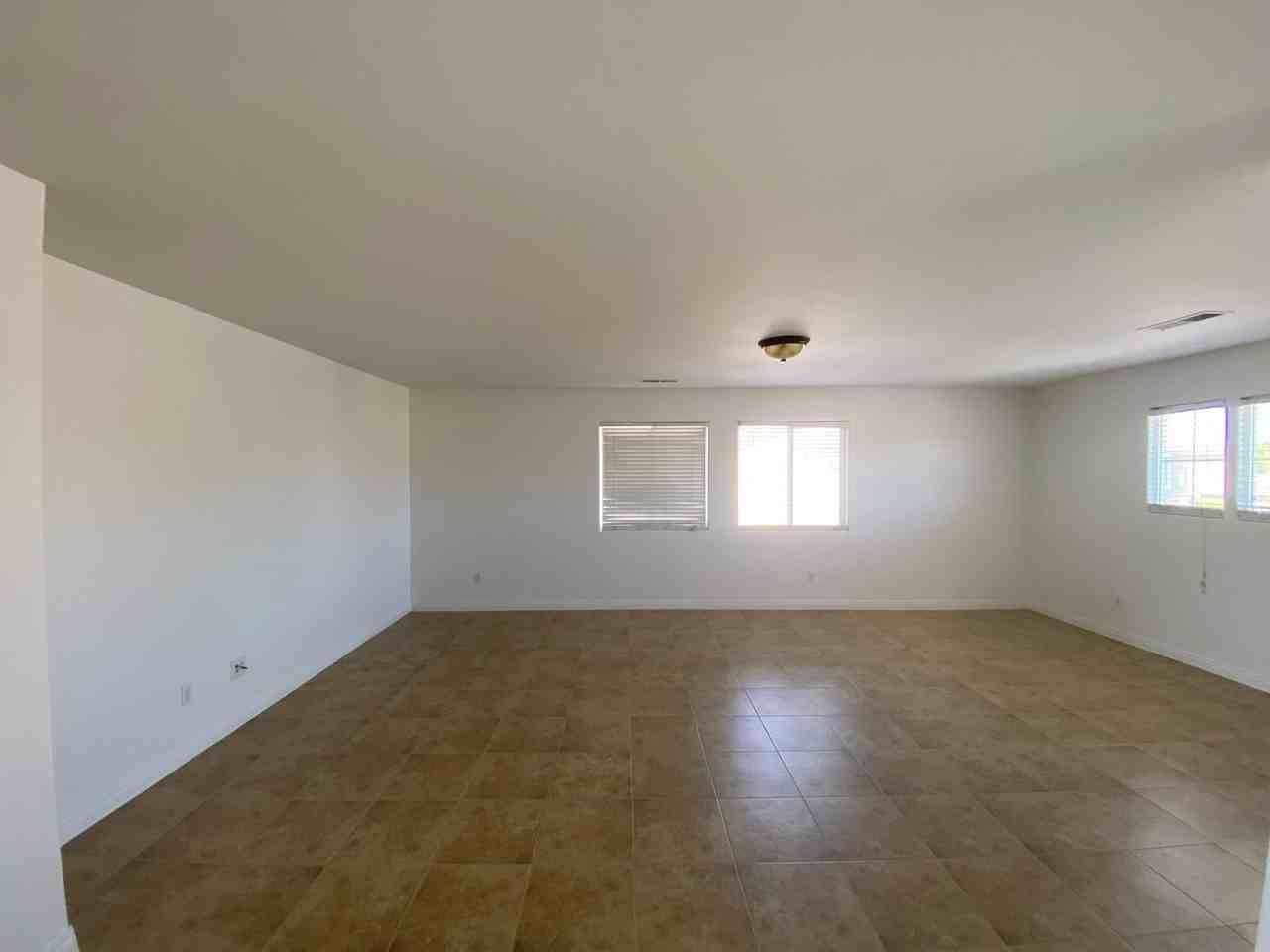 5315 Challenger Ave - Photo 3 of 50