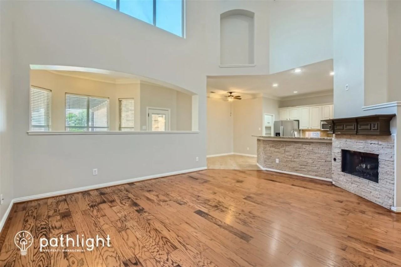 2020 Hillcroft Dr - Photo 2 of 25