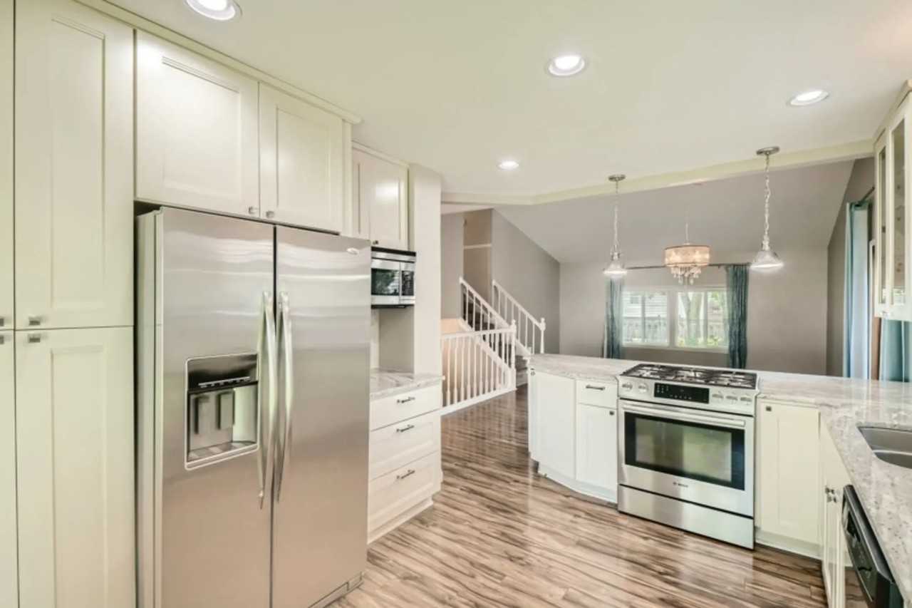 10928 Rhode Island Cir N - Photo 2 of 18