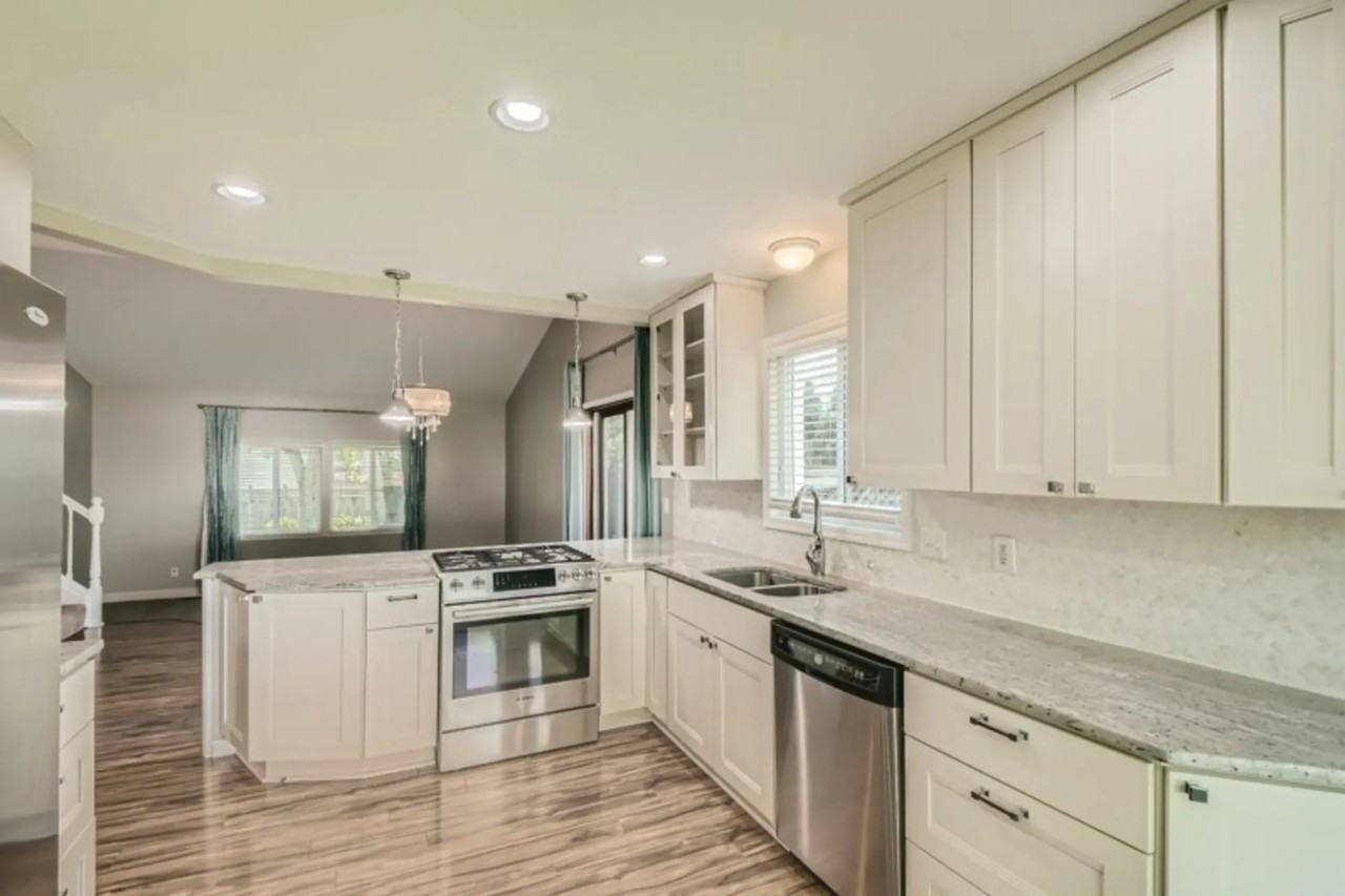 10928 Rhode Island Cir N - Photo 3 of 18