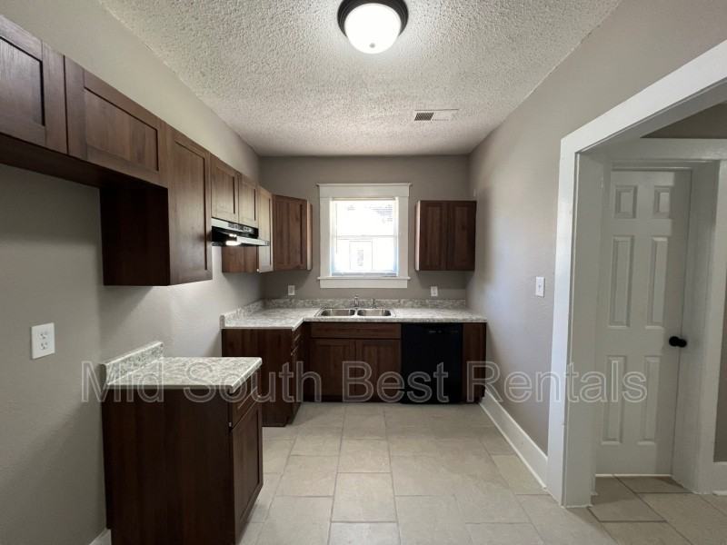 1158 Beechwood Ave - Photo 3 of 8