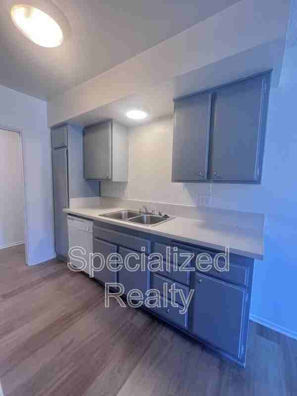 824 E Windsor Rd #8 - Photo 3 of 10