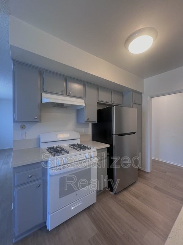 824 E Windsor Rd #8 - Photo 4 of 10