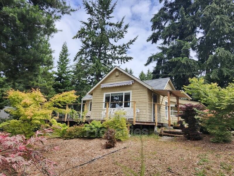 3913 Harbel Dr Ne - Photo 2 of 25