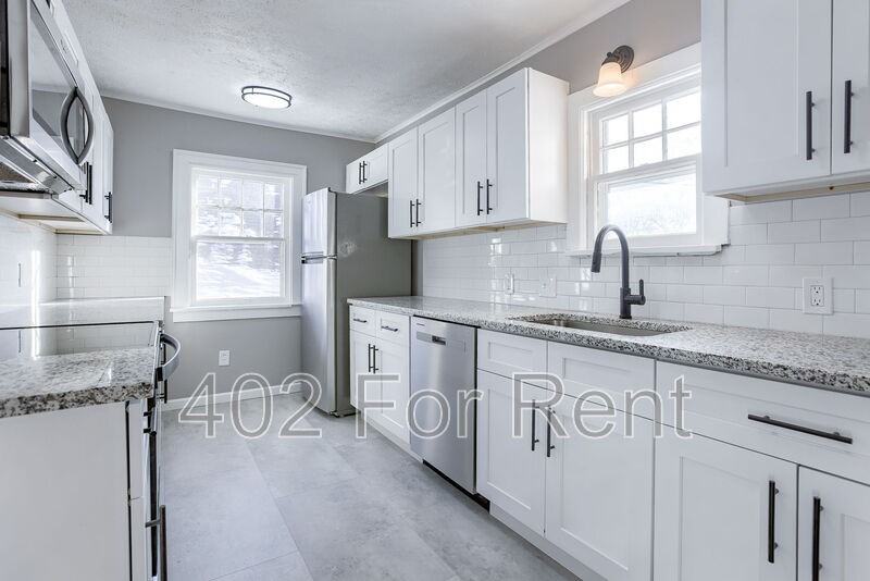 3047 Stone Ave - Photo 2 of 24