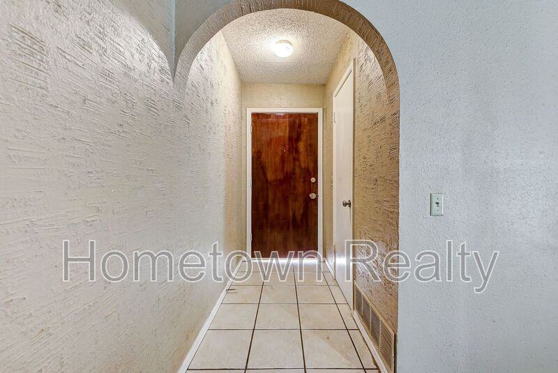 207 W Shadywood Dr - Photo 2 of 24