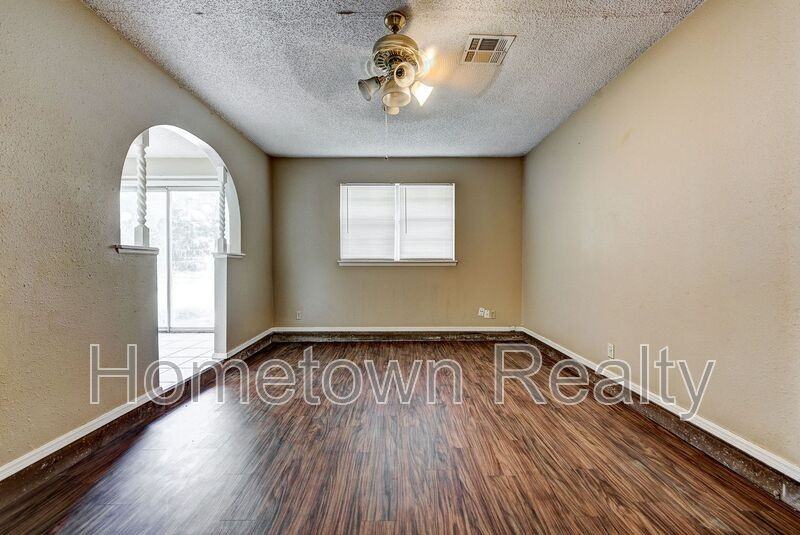 207 W Shadywood Dr - Photo 4 of 24