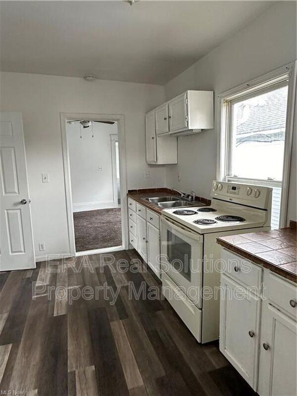 2707 Woodbridge Ave Uppr - Photo 3 of 12