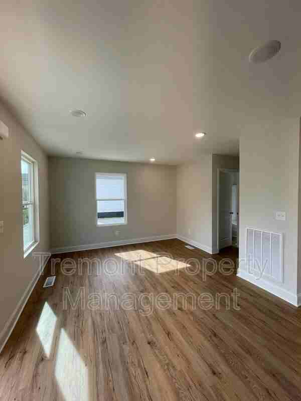 1703 S Lyerly St - Photo 2 of 9