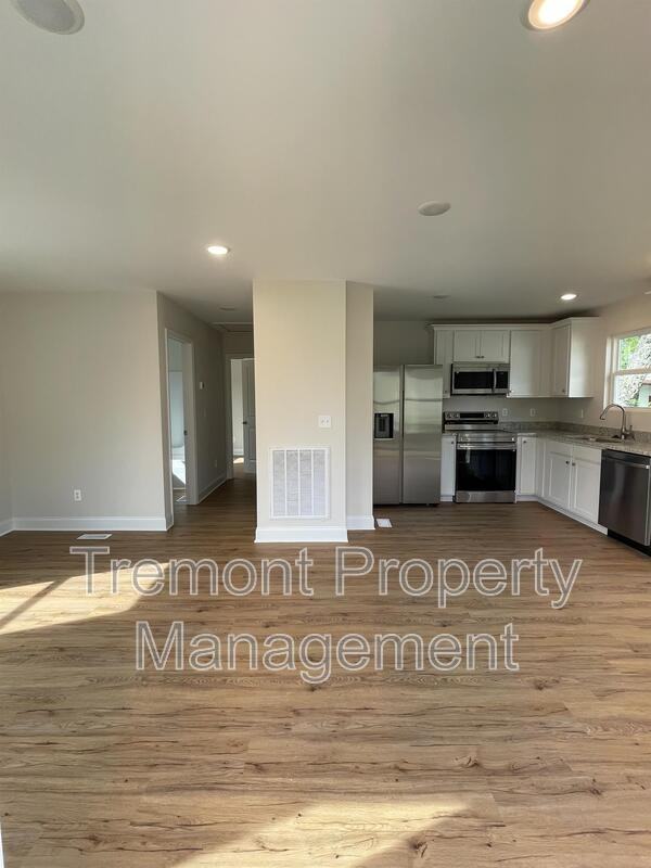 1703 S Lyerly St - Photo 3 of 9