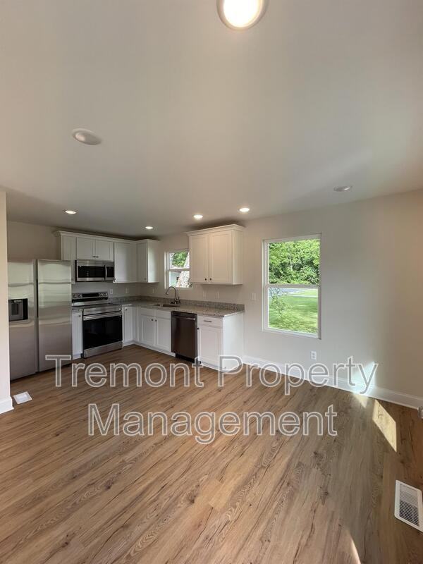 1703 S Lyerly St - Photo 4 of 9