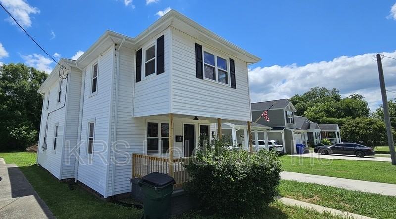 308 Saint James Ave #B - Photo 3 of 24