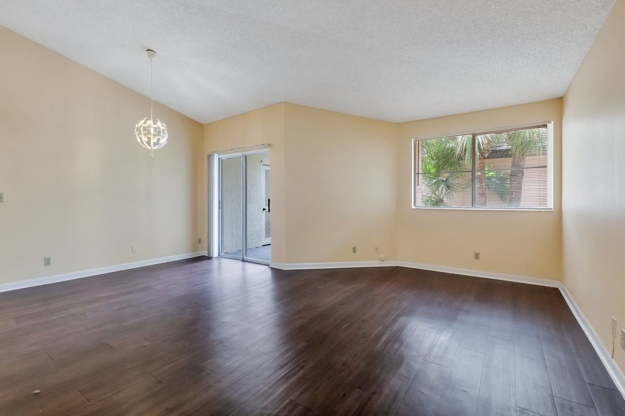 9933 Westview Dr #423 - Photo 5 of 16