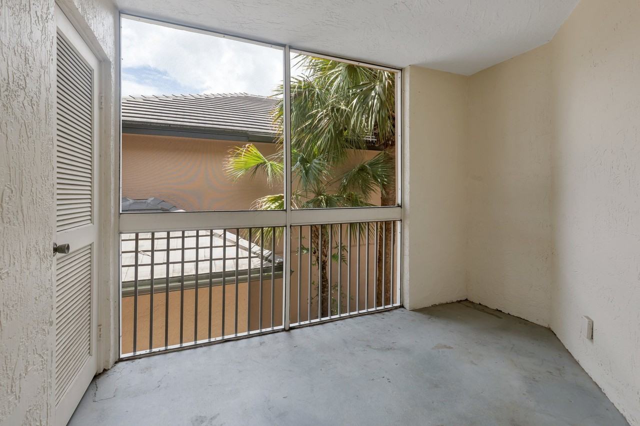 9933 Westview Dr #423 - Photo 4 of 16