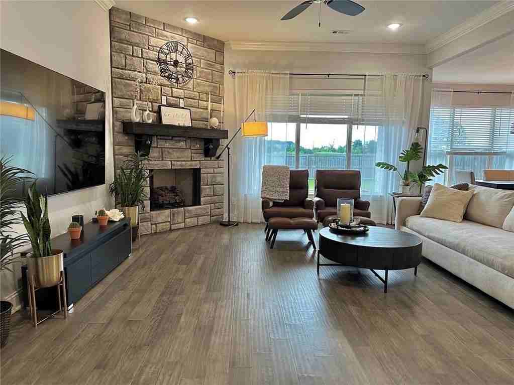 2016 W Chandler Ave - Photo 2 of 12