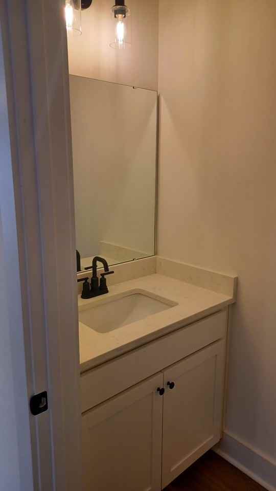 610 W 2nd North St - Photo 5 of 35