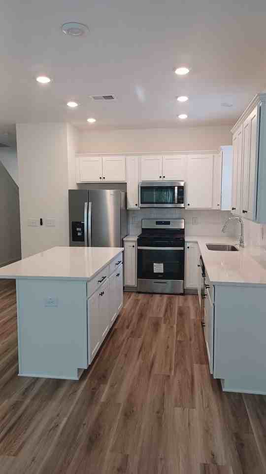 610 W 2nd North St - Photo 2 of 35