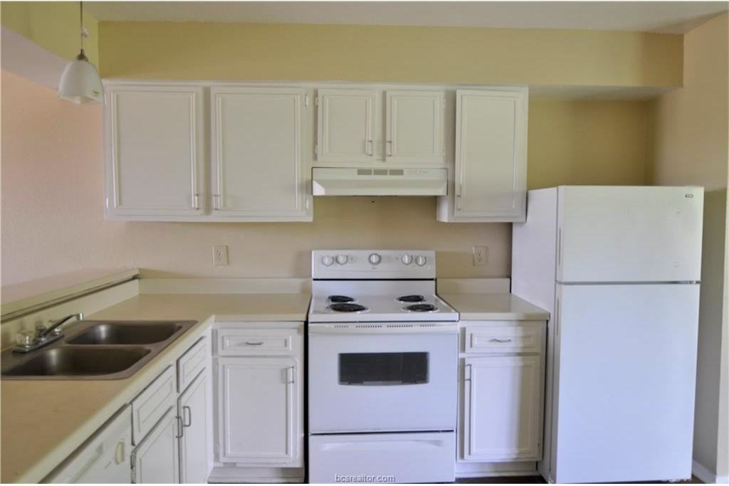 303 Manuel Dr - Photo 3 of 11