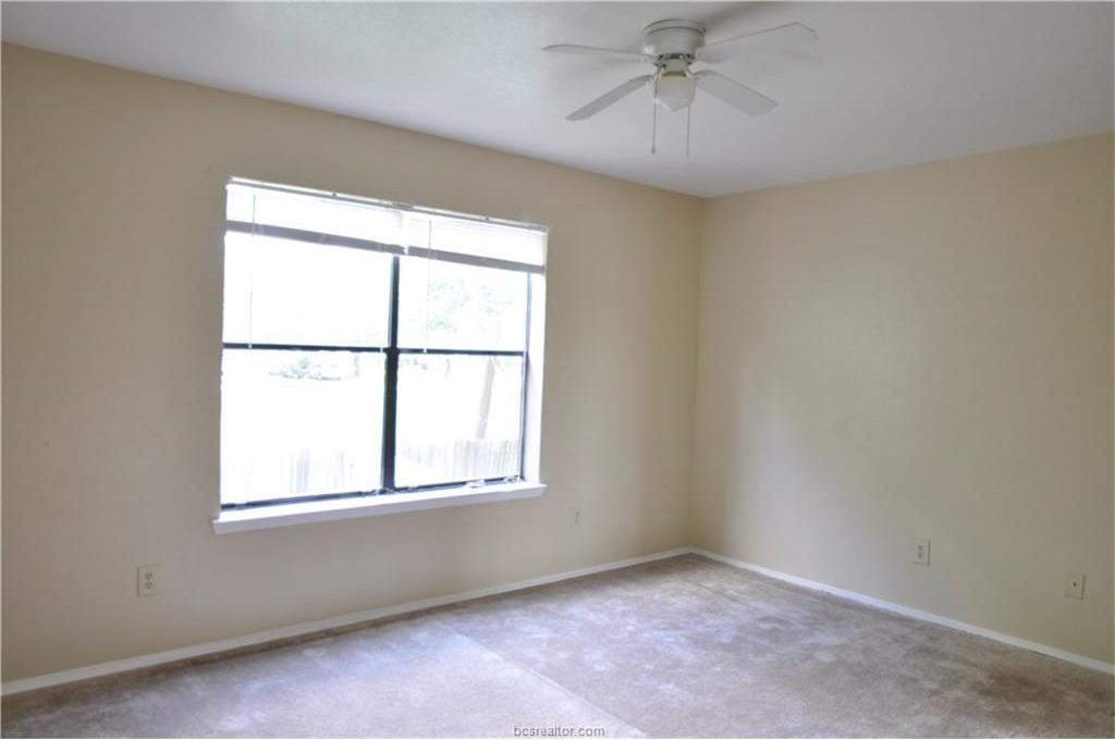 303 Manuel Dr - Photo 5 of 50