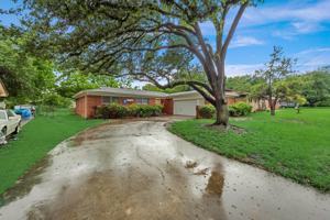 featured image of 805 N Douglas Ave
