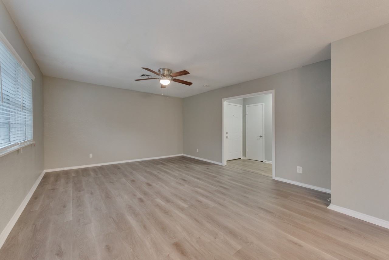 805 N Douglas Ave - Photo 6 of 17