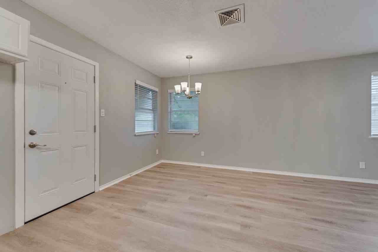 805 N Douglas Ave - Photo 7 of 17