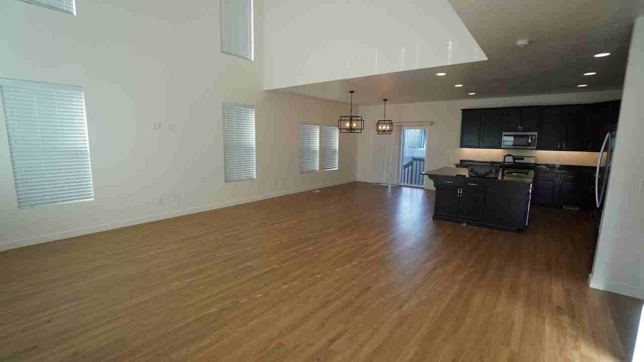 875 Nw - Photo 3 of 50