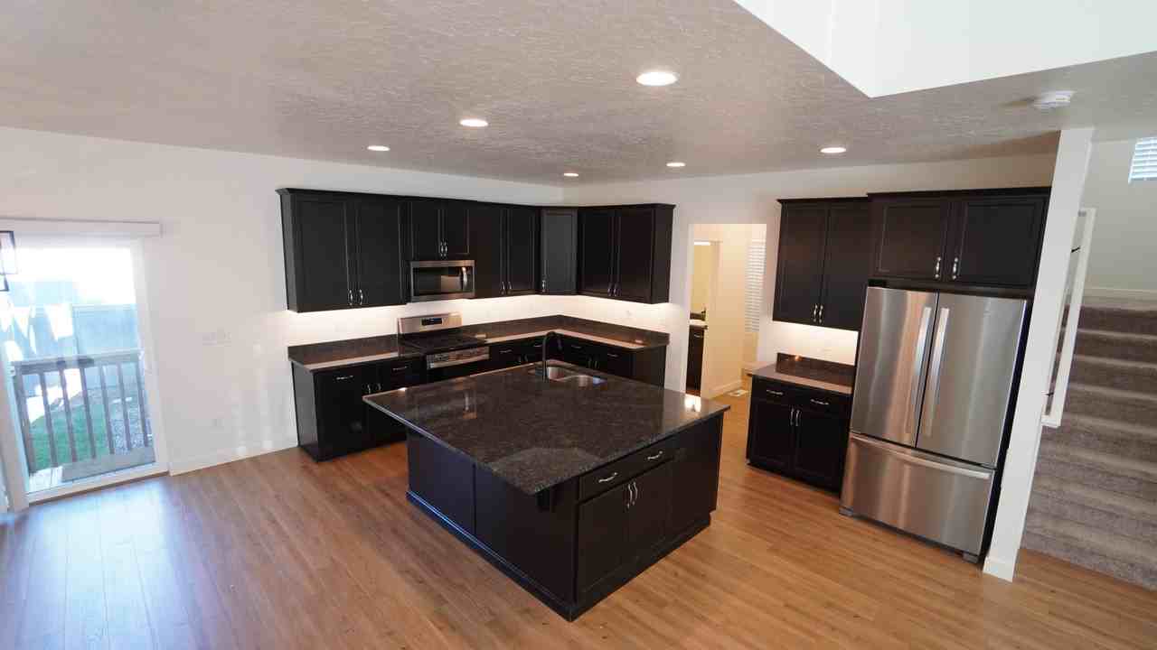 875 Nw - Photo 5 of 50